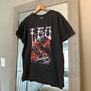 Girl Dangerous Anthropologie Leo Graphic T-Shirt NWT Size Large